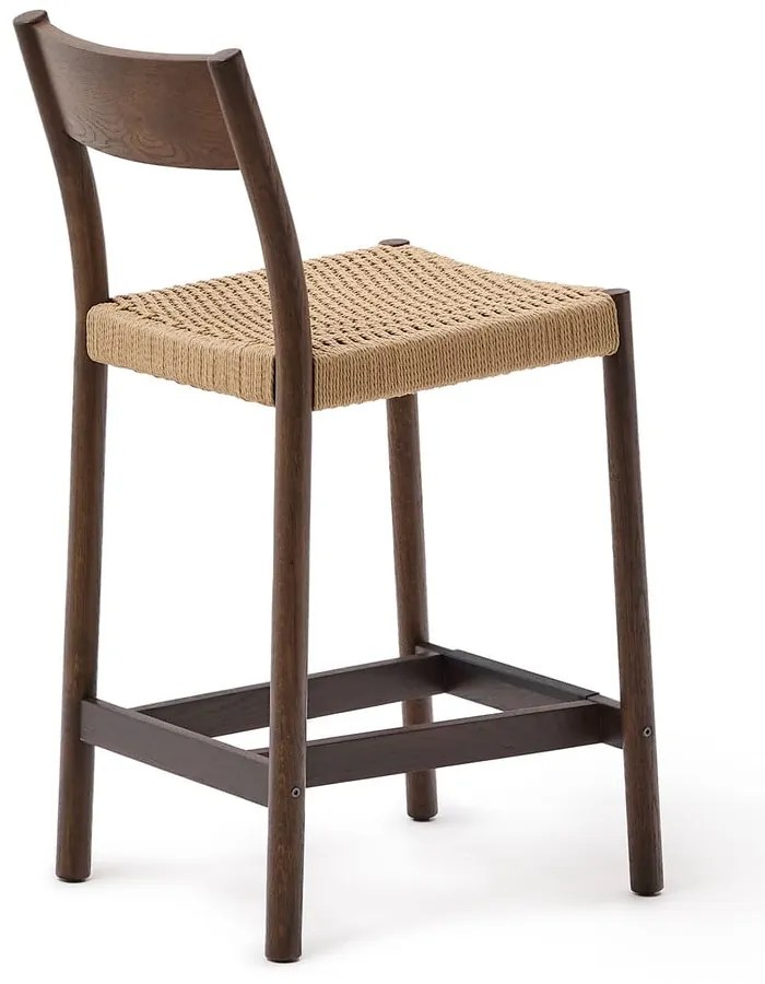 Brązowy hoker z litego drewna dębowego (wysokość siedziska 65 cm) Yalia – Kave Home