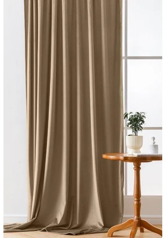 Jasnobrązowa zasłona zaciemniająca VELVET 140x250 cm Zawieszanie: Metalowe pierścienie