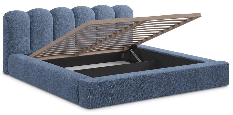 Niebieskie tapicerowane łóżko dwuosobowe ze schowkiem i stelażem 160x200 cm Mano – Makamii
