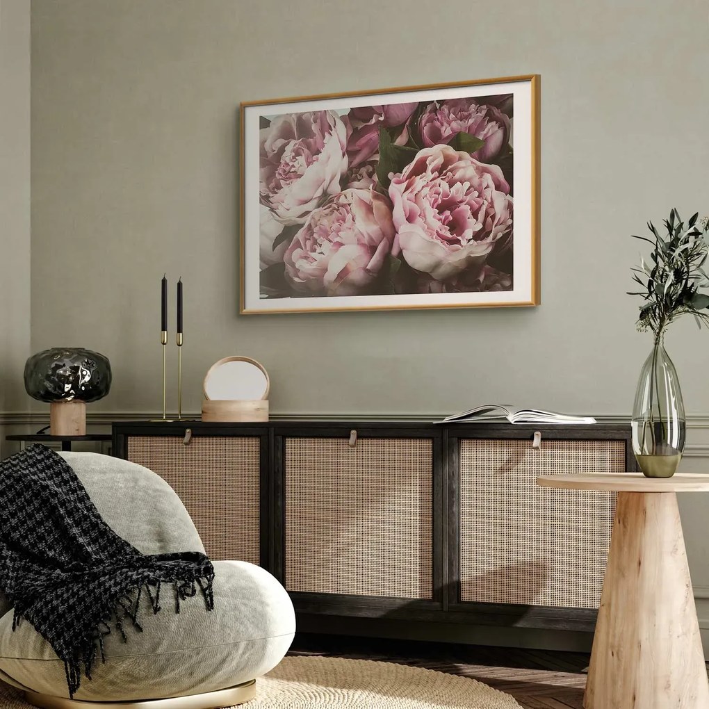 Plakat Różowe piwonie 90x60 cm z ramą złotą z marginesem ARTGEIST B