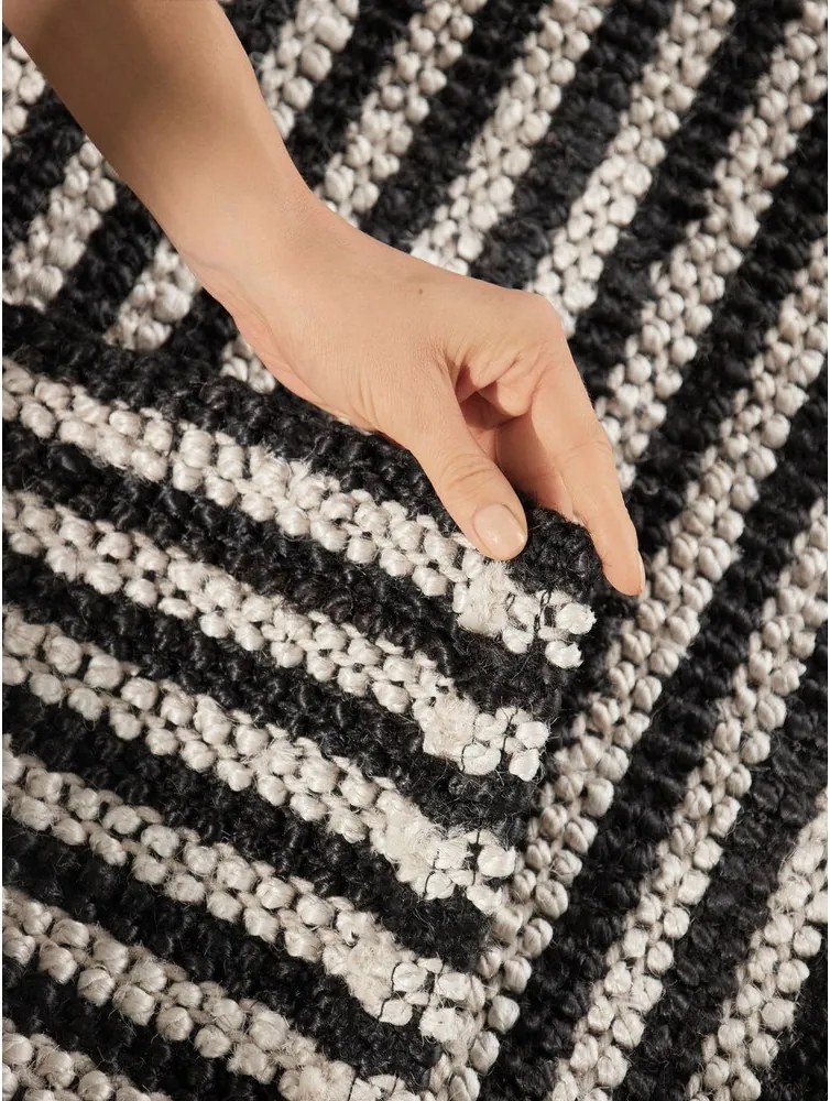 Czarny dywan z juty tkany ręcznie 160x230 cm Harvest Ebony – Elle Decoration