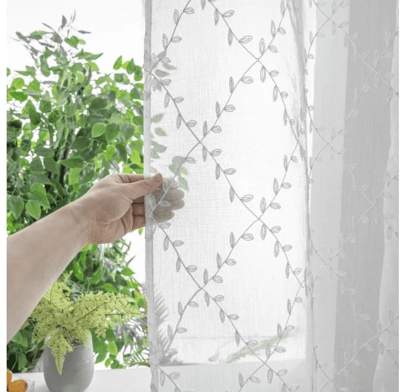 Biała zasłona VINTORA ze wzorem liści 140x250 cm Zawieszanie: Metalowe pierścienie