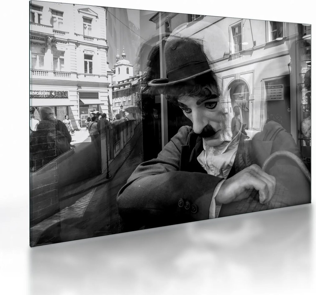 Obraz na szkle - Charles Chaplin w Pradze (70x50 cm)