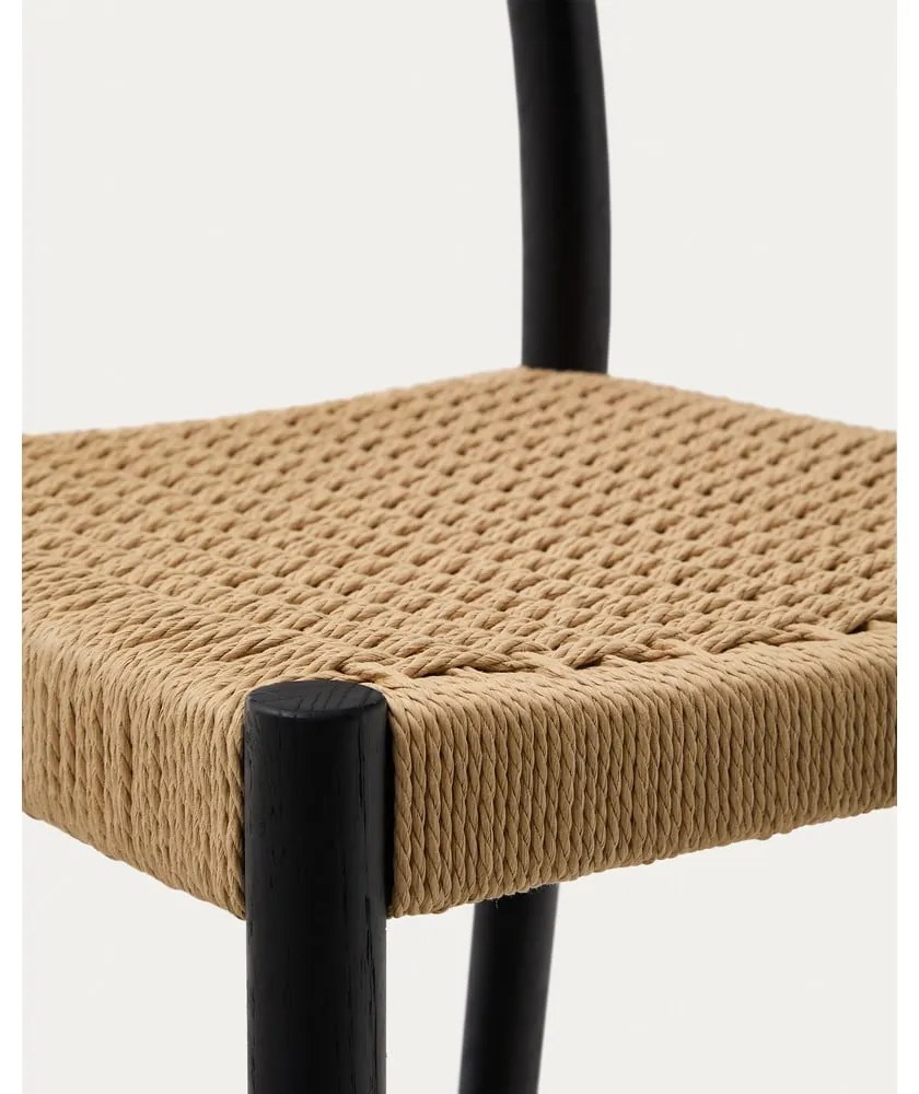Czarny hoker z litego drewna dębowego (wysokość siedziska 65 cm) Yalia – Kave Home