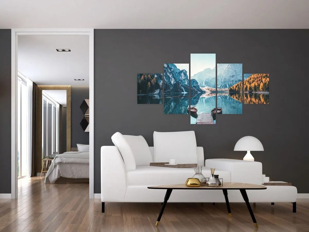 Obraz - Łodzie na jeziorze Braies (125x70 cm)