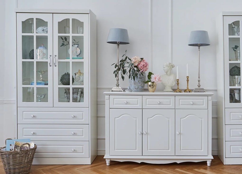 Regał na książki biały, przeszklony, 2 drzwi, 3 szuflady, Alexandra. Witryna 2 drzwiowa do salonu. Meble w stylu angielskim Victoria.