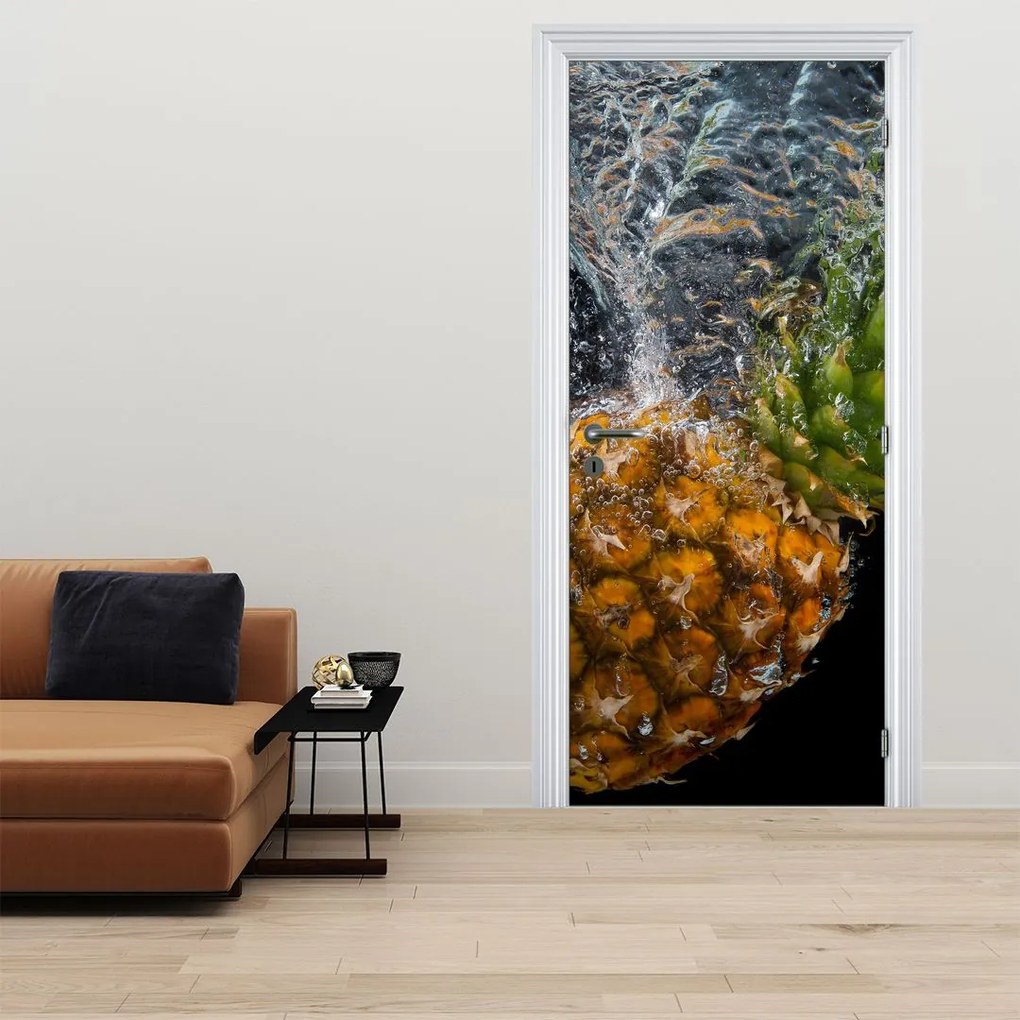 Fototapeta na drzwi - Ananas w wodzie (95x205cm)
