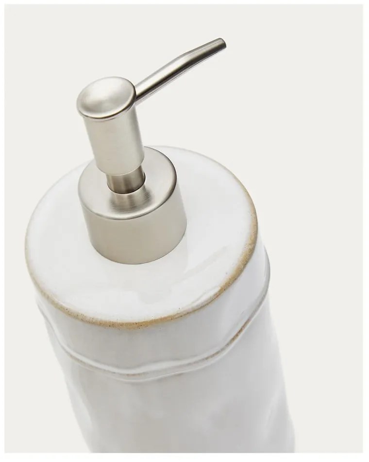 Kremowy dozownik do mydła ceramiczny 650 ml Savel – Kave Home