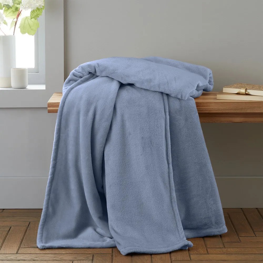 Jasnoniebieski koc z mikropluszu 130x170 cm Raschel Velvet – Catherine Lansfield