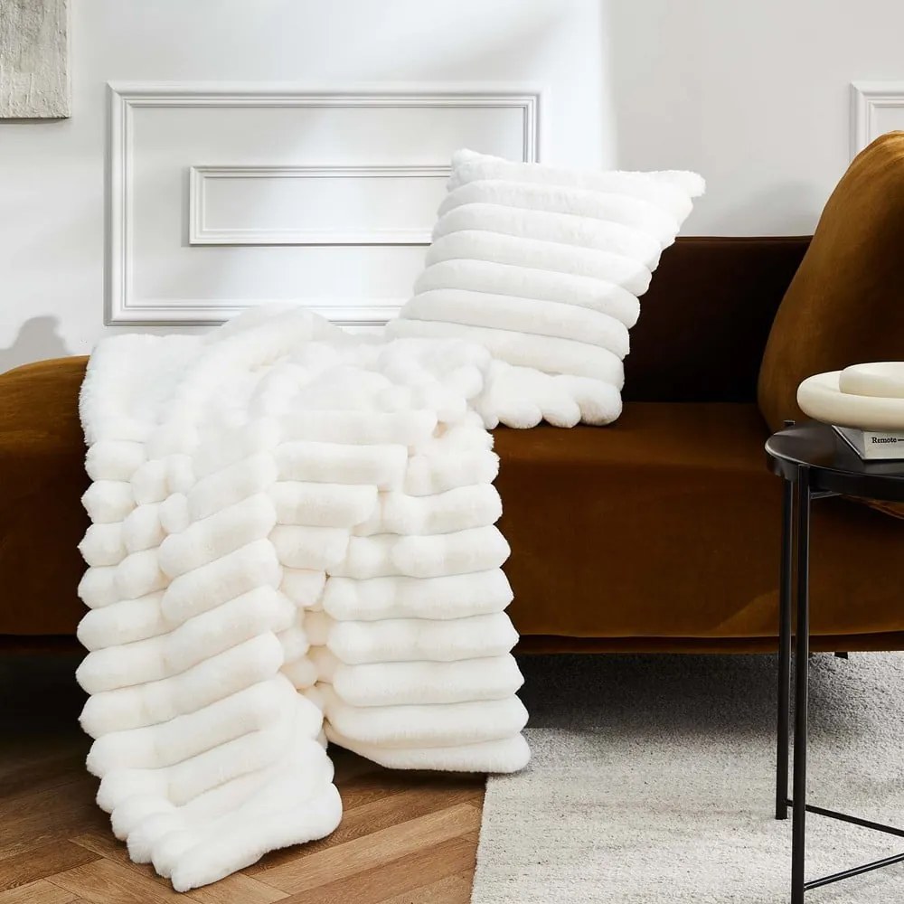 Kremowy koc z mikropluszu 180x220 cm Boudoir – douceur d'intérieur