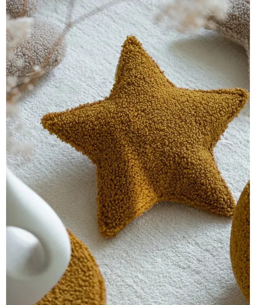 Brązowa poduszka na sofę dziecięcą z materiału bouclé Star – Wigiwama
