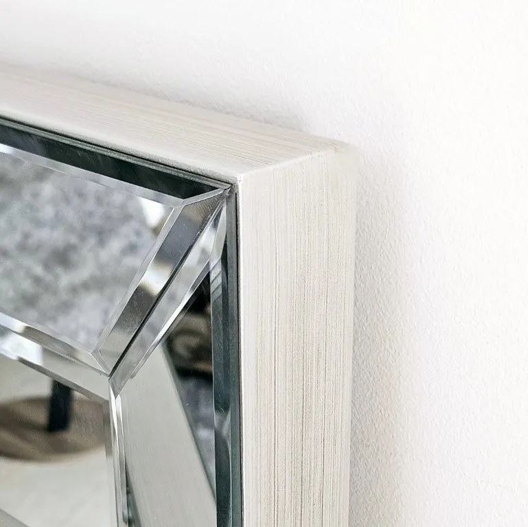 Lustro w lustrzanej ramie, szlifowane fazą , 74x104cm