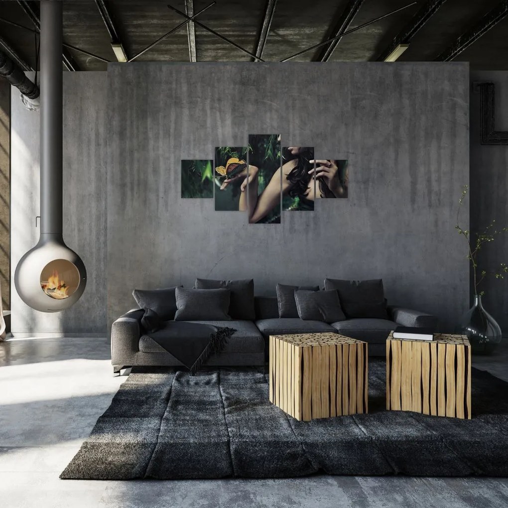 Obraz pełnej wdzięku kobiety z motylem (125x70 cm)