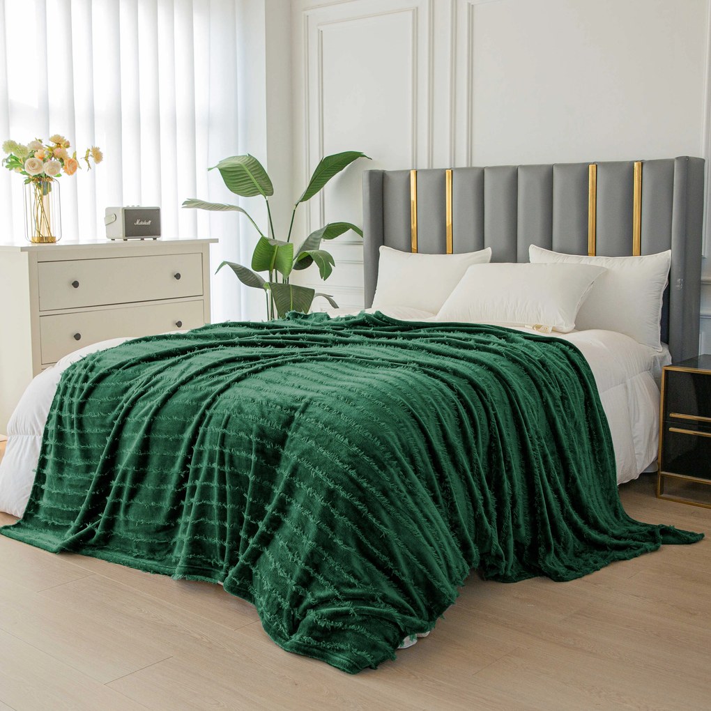 Koc mikropluszowy z wzorem PRESTIGE w kolorze ciemnozielonym Rozmiar: 160 x 200 cm