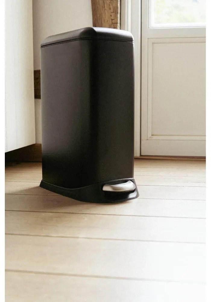 Stalowy kosz na śmieci z pedałem w kolorze matowej czerni 20 l Design – Wenko