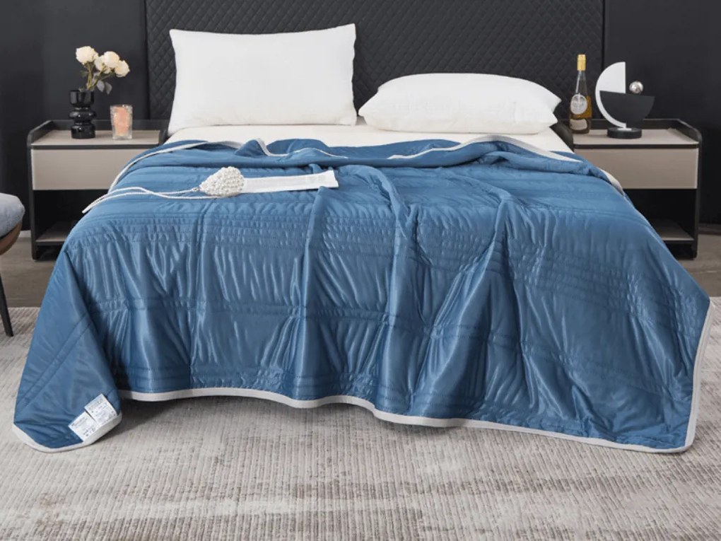 Chłodząca letnia kołdra CELIA, ciemnoniebieska Rozmiar: 200 x 220 cm