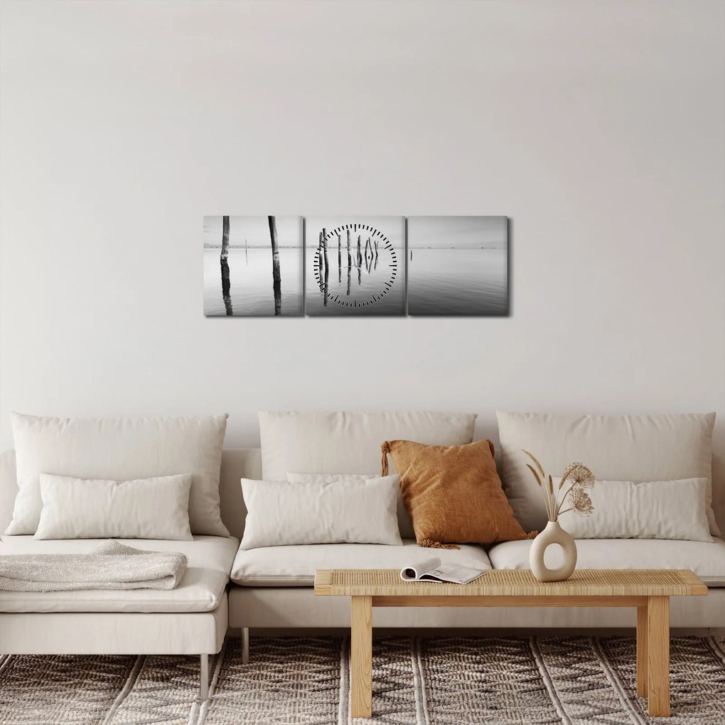 Obraz czarno - białej powierzchni wody (z zegarem) (90x30 cm)