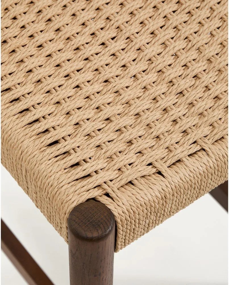 Brązowo-naturalny hoker z litego drewna dębowego (wysokość siedziska 65 cm) Analy – Kave Home