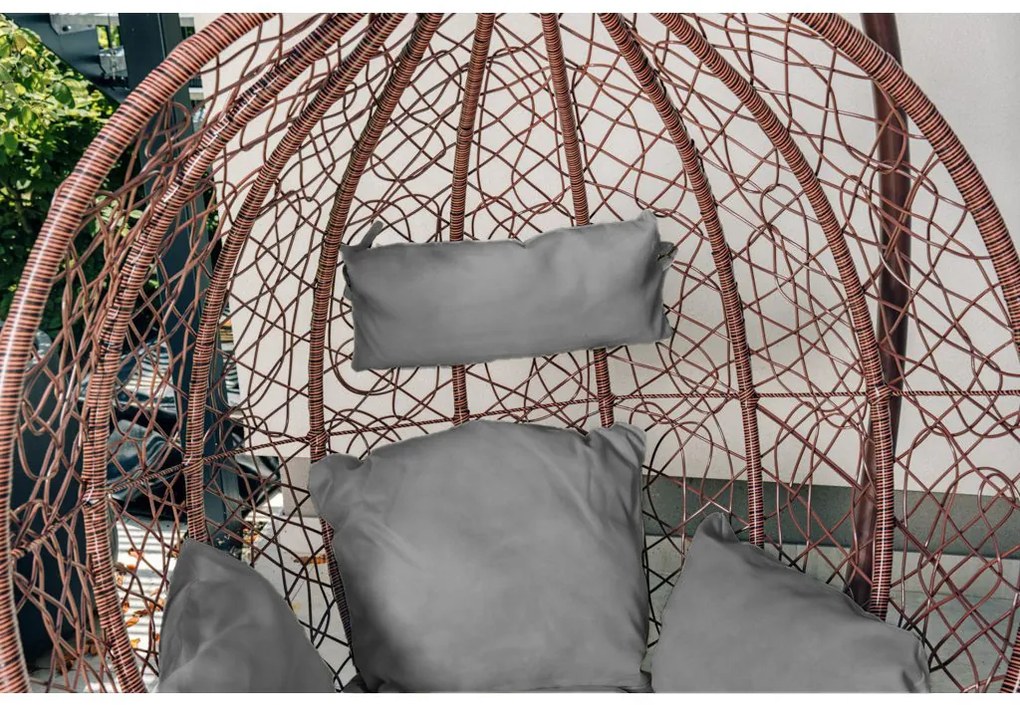 Brązowe wiszące krzesło KOKON