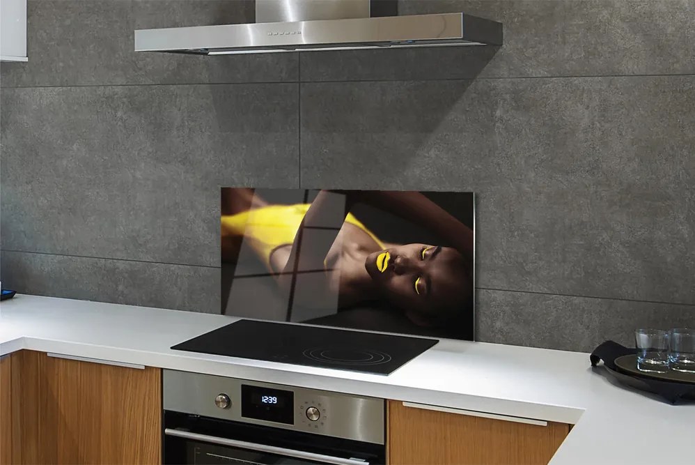 Szklany Panel Kobieta z Żółtymi Ustami