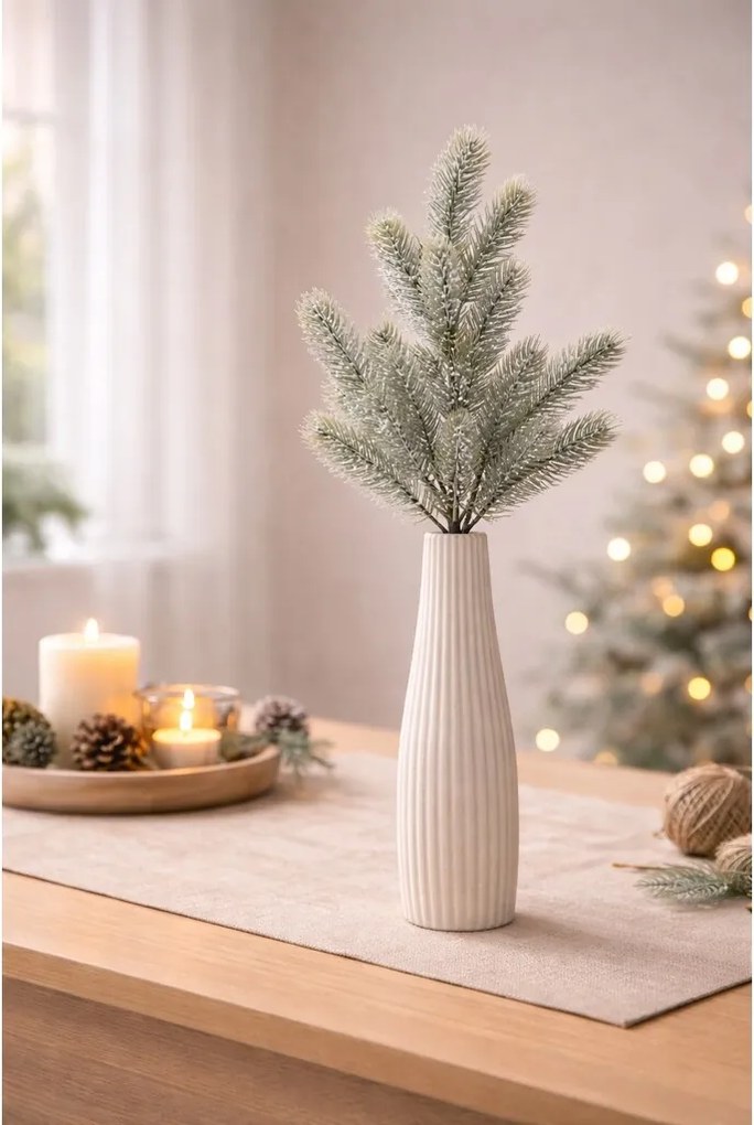 Sztuczna gałąź świerkowa pokryta szronem, 25 x 60cm