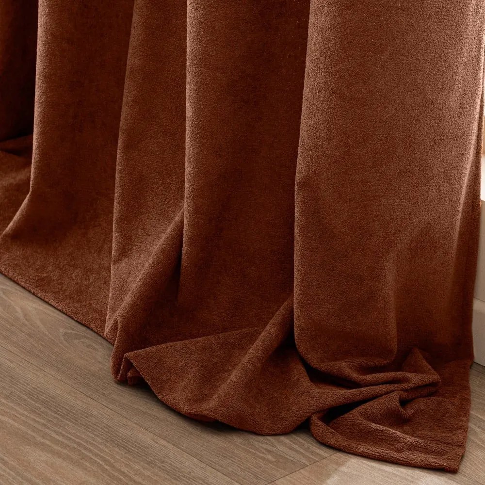 Zasłona z materiału bouclé w kolorze terakoty 140x260 cm Winona – douceur d'intérieur