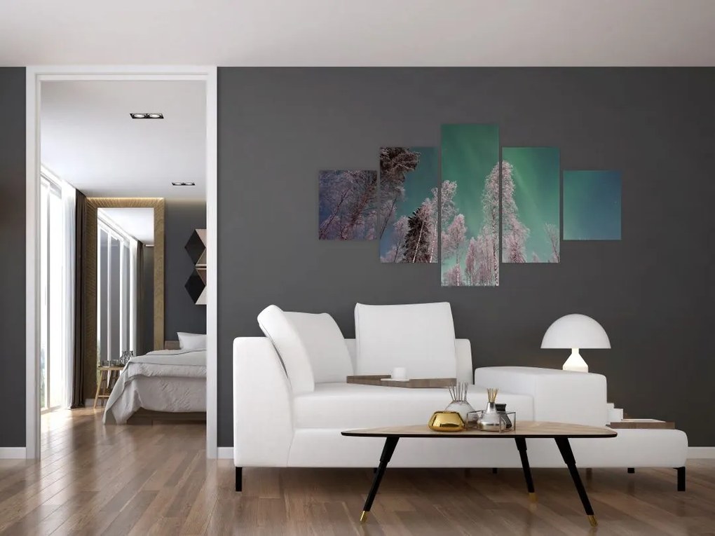 Obraz zorzy polarnej nad zamarzniętymi drzewami (125x70 cm)