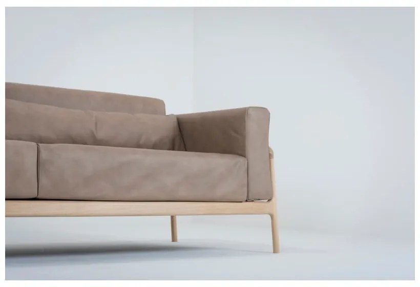 Jasnobrązowa sofa z bawolej skóry z konstrukcją z litego drewna dębowego Gazzda Fawn, 240 cm