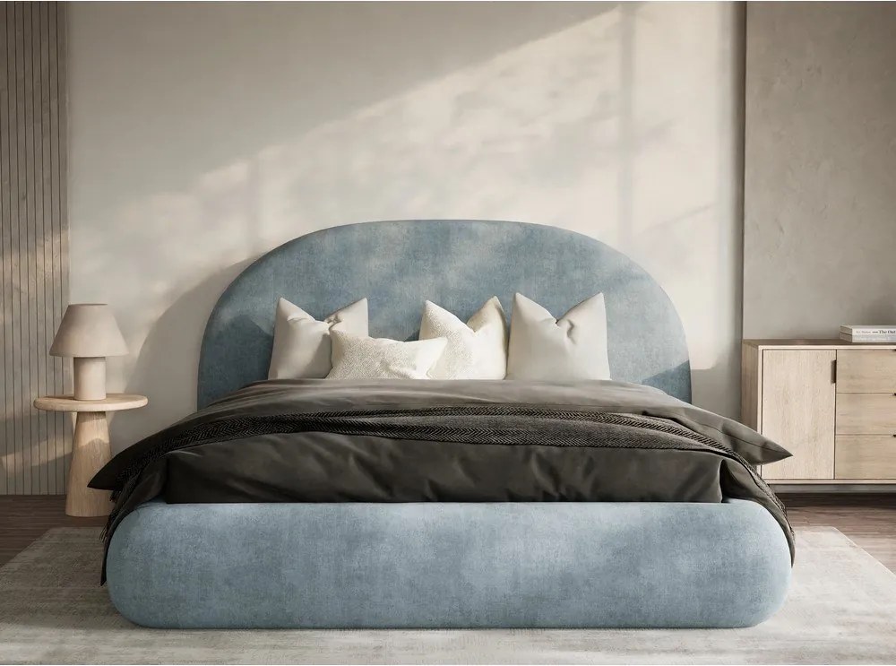 Jasnoniebieskie tapicerowane łóżko dwuosobowe ze schowkiem i stelażem 140x200 cm Maumere – Maison de Rêve