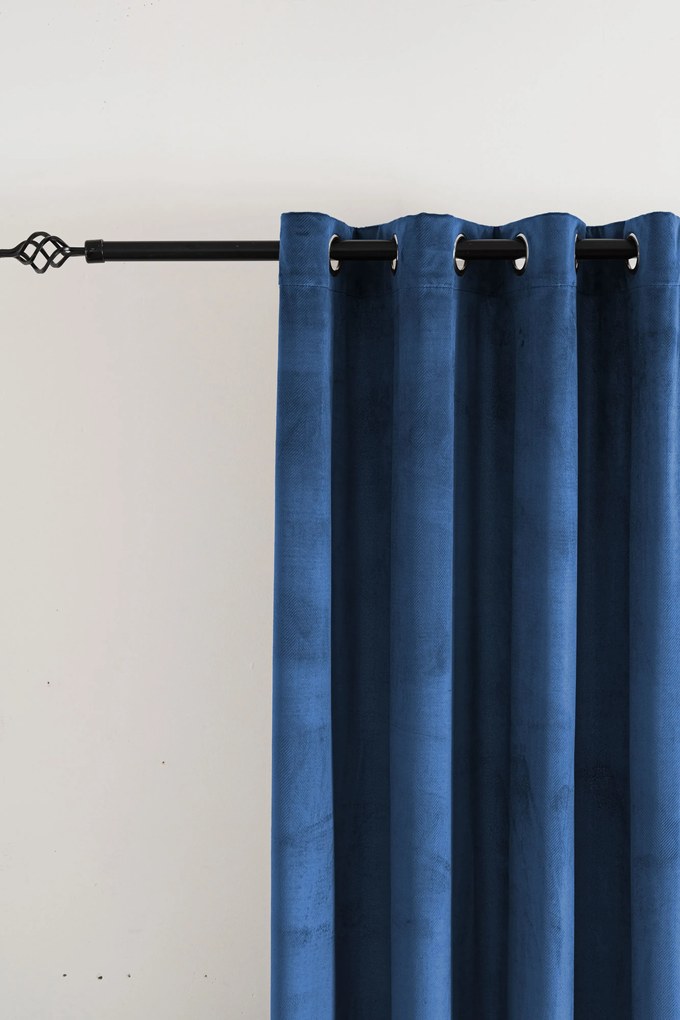 Zasłona zaciemniająca ELVIO VELVET 140x250 cm, granatowa Zawieszanie: Metalowe pierścienie