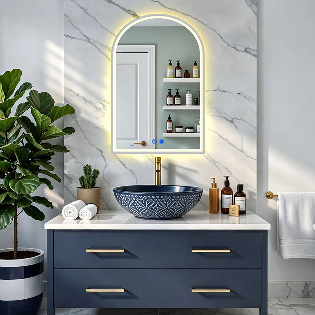 Nieregularne lustro podświetlane LED – 60x90/70x100 cm w srebrnej aluminiowej ramie