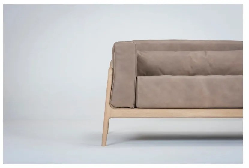 Jasnobrązowa sofa z bawolej skóry z konstrukcją z litego drewna dębowego Gazzda Fawn, 240 cm