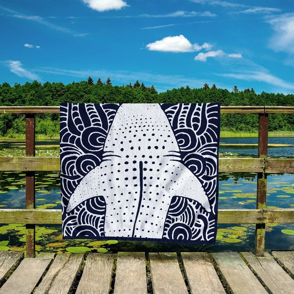 Ciemnoniebieski ręcznik plażowy 90x180 cm Shark – DecoKing