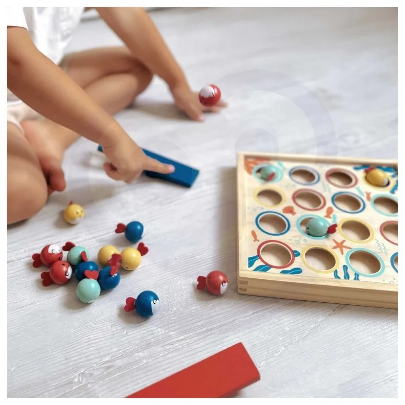 Tooky toy gra dla dzieci drewniany stół latające rybki 19 el.