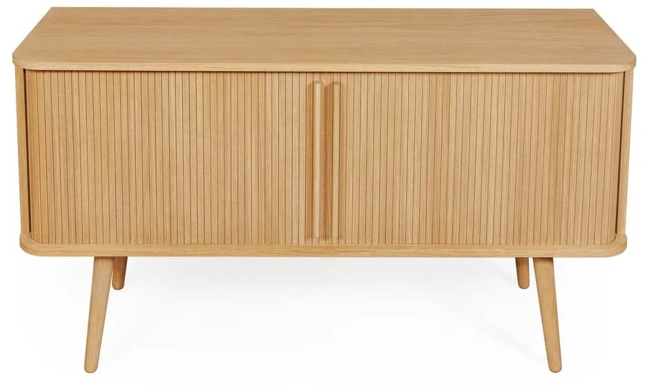 Niska komoda w dekorze dębu z drzwiami przesuwnymi 138x75 cm Rove – Woodman