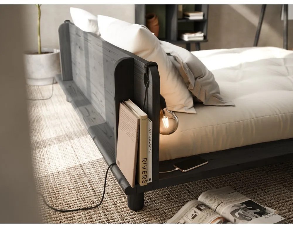 Czarne łóżko dwuosobowe z drewna sosnowego ze stelażem 140x200 cm Peek – Karup Design