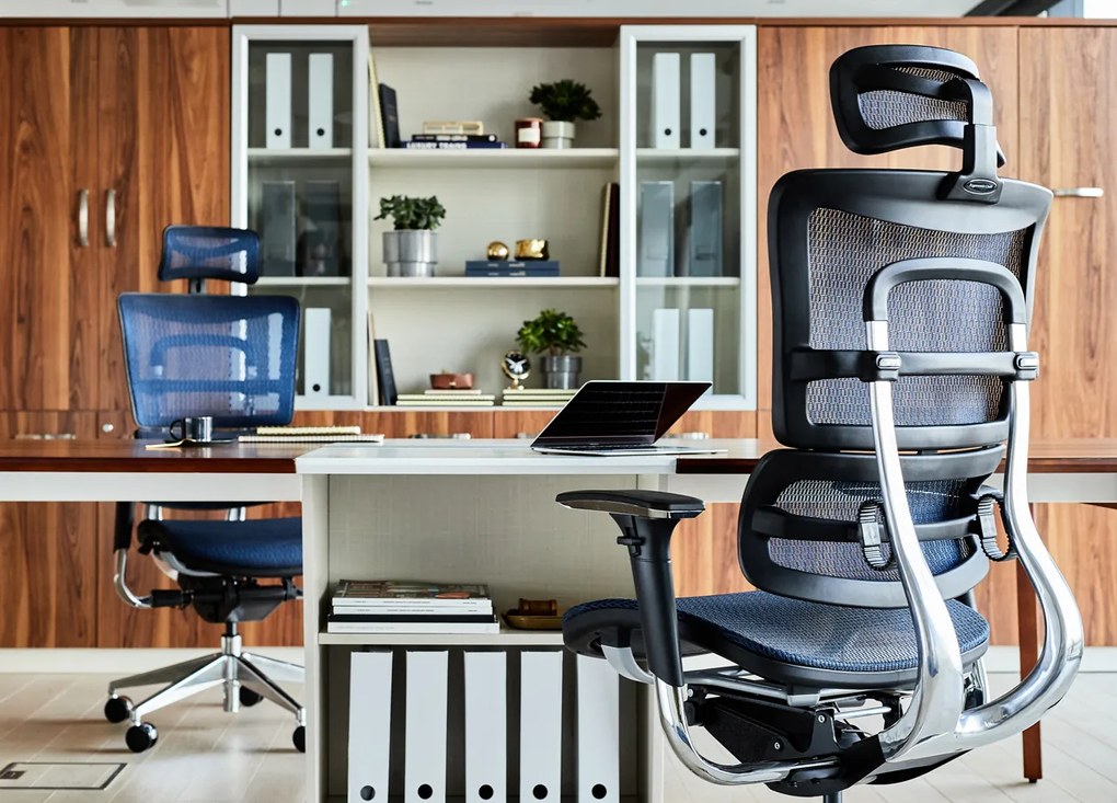 Wysokiej klasy fotel biurowy ergonomiczny ERGO 800-M, tapicerowany tkaniną mesh o jodełkowym splocie, kolory czarny, granatowy, szary. Fotel jest wyposażony w nowoczesne funkcje.