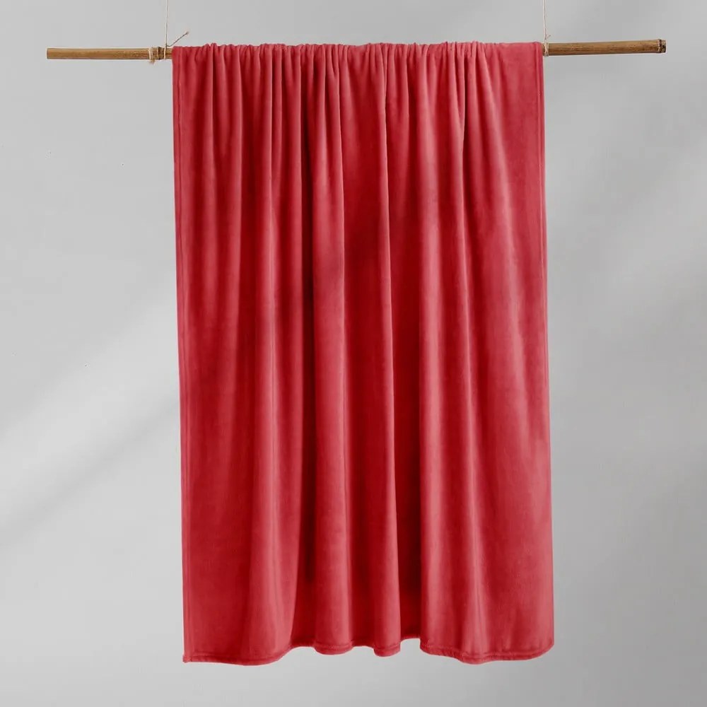 Czerwony koc z mikrowłókna Decoking Mic, 160x210 cm
