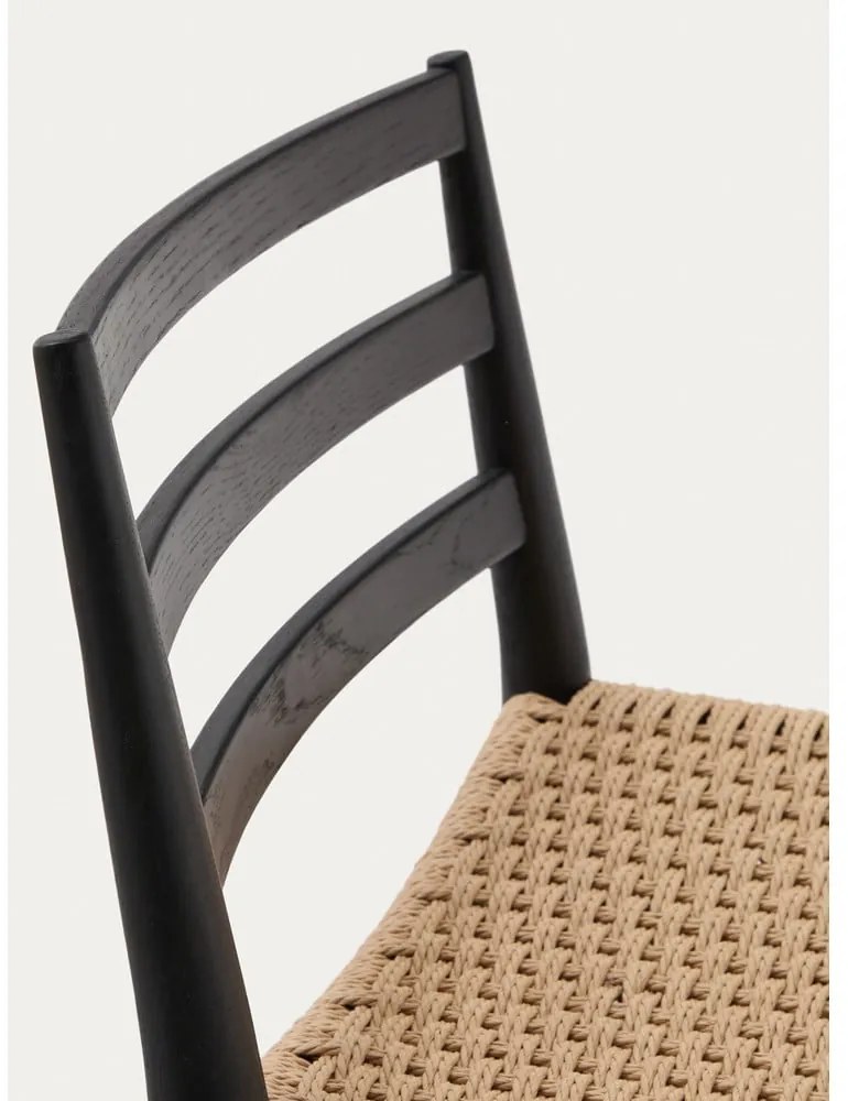 Czarny/w naturalnym kolorze hoker z litego drewna dębowego (wysokość siedziska 70 cm) Analy – Kave Home