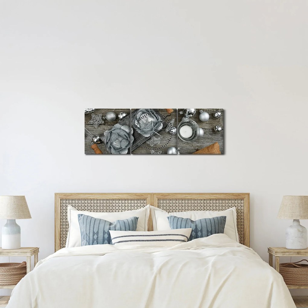 Obraz - srebrne ozdoby świąteczne (z zegarem) (90x30 cm)