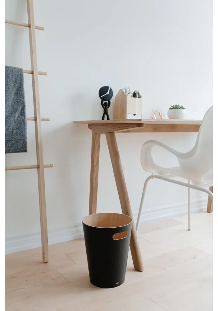 Czarny biurowy kosz na śmieci 7,5 l Woodrow – Umbra