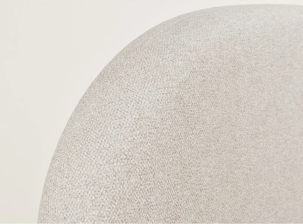 Kremowe tapicerowane łóżko dwuosobowe ze schowkiem i stelażem 140x200 cm Maumere – Maison de Rêve