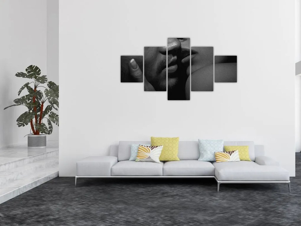 Obraz - Pocałunek, czarno - białe zdjęcie (125x70 cm)