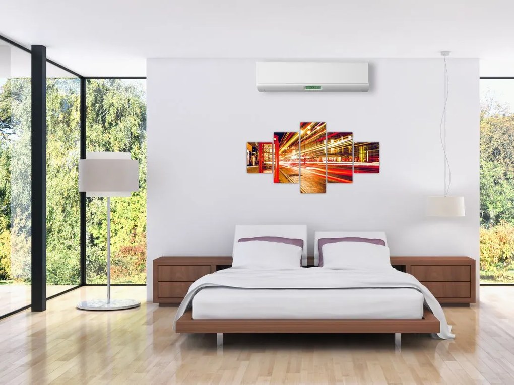 Obraz - czerwona budka telefoniczna (125x70 cm)
