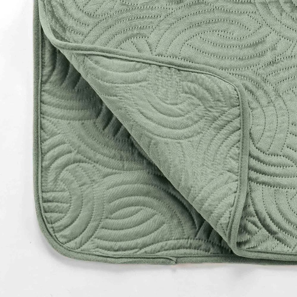 Zielony aksamitny zestaw narzuty na łóżko i poszewki na poduszkę 220x240 cm Solange – douceur d'intérieur