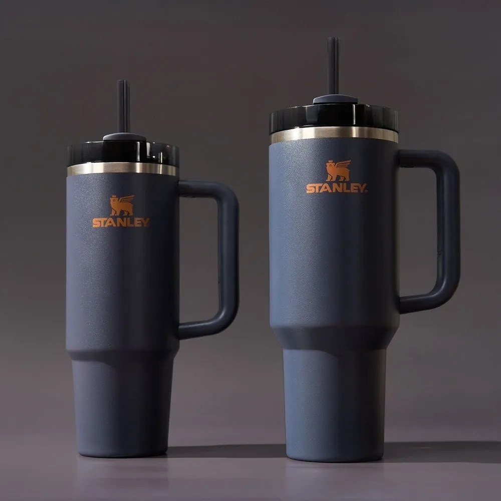 Ciemnoniebieski termos ze słomką ze stali nierdzewnej 1,18 l Quencher H2.0 FlowState Tumbler Twilight – Stanley