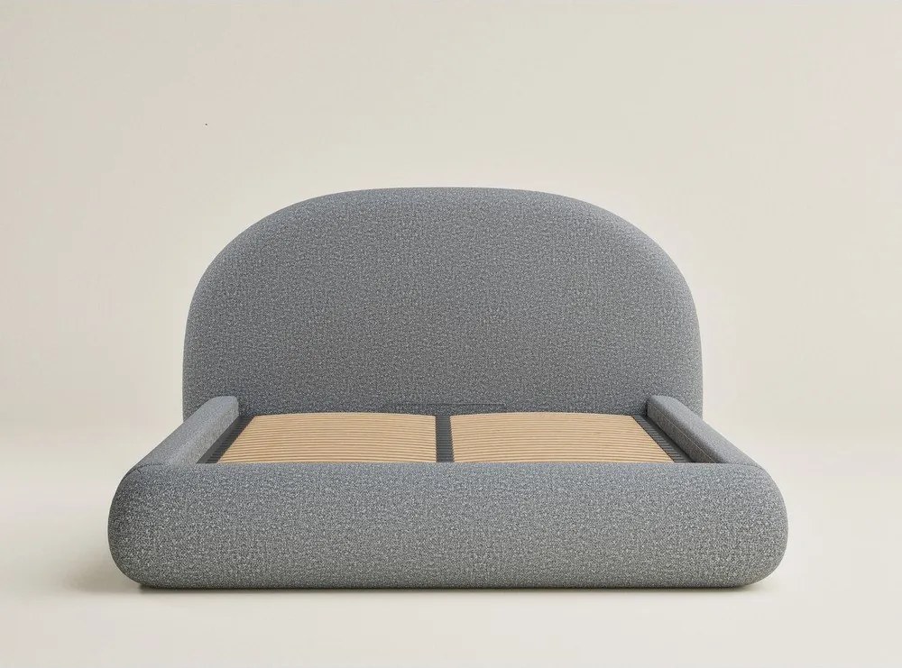 Szare tapicerowane łóżko dwuosobowe ze schowkiem ze stelażem 140x200 cm Maumere – Maison de Rêve