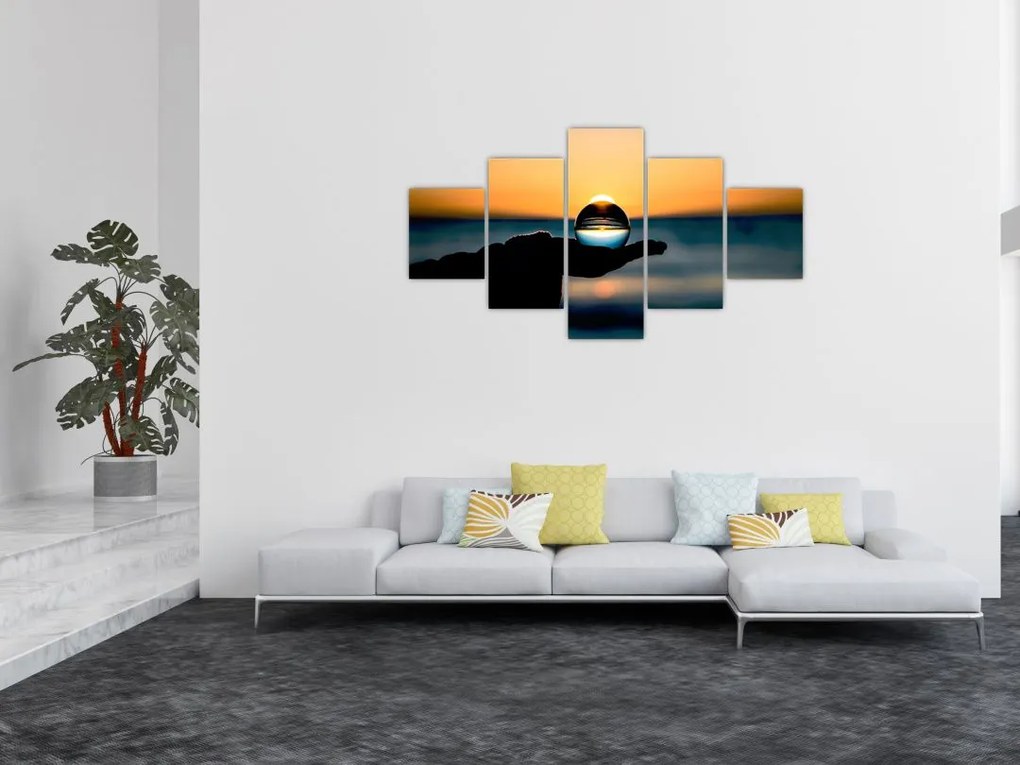 Obraz szklane kule w dłoni (125x70 cm)