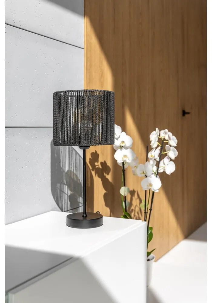 Czarna lampa stołowa z kloszem z plecionki trzcinowej (wysokość 48 cm) Foresto – GTV