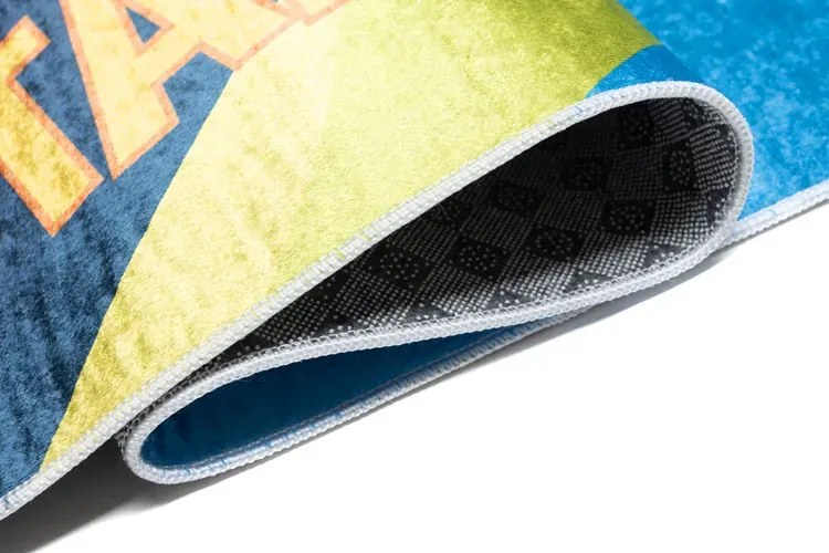 Kolorowy dywan dziecięcy z grą w kosmosie T4-F74